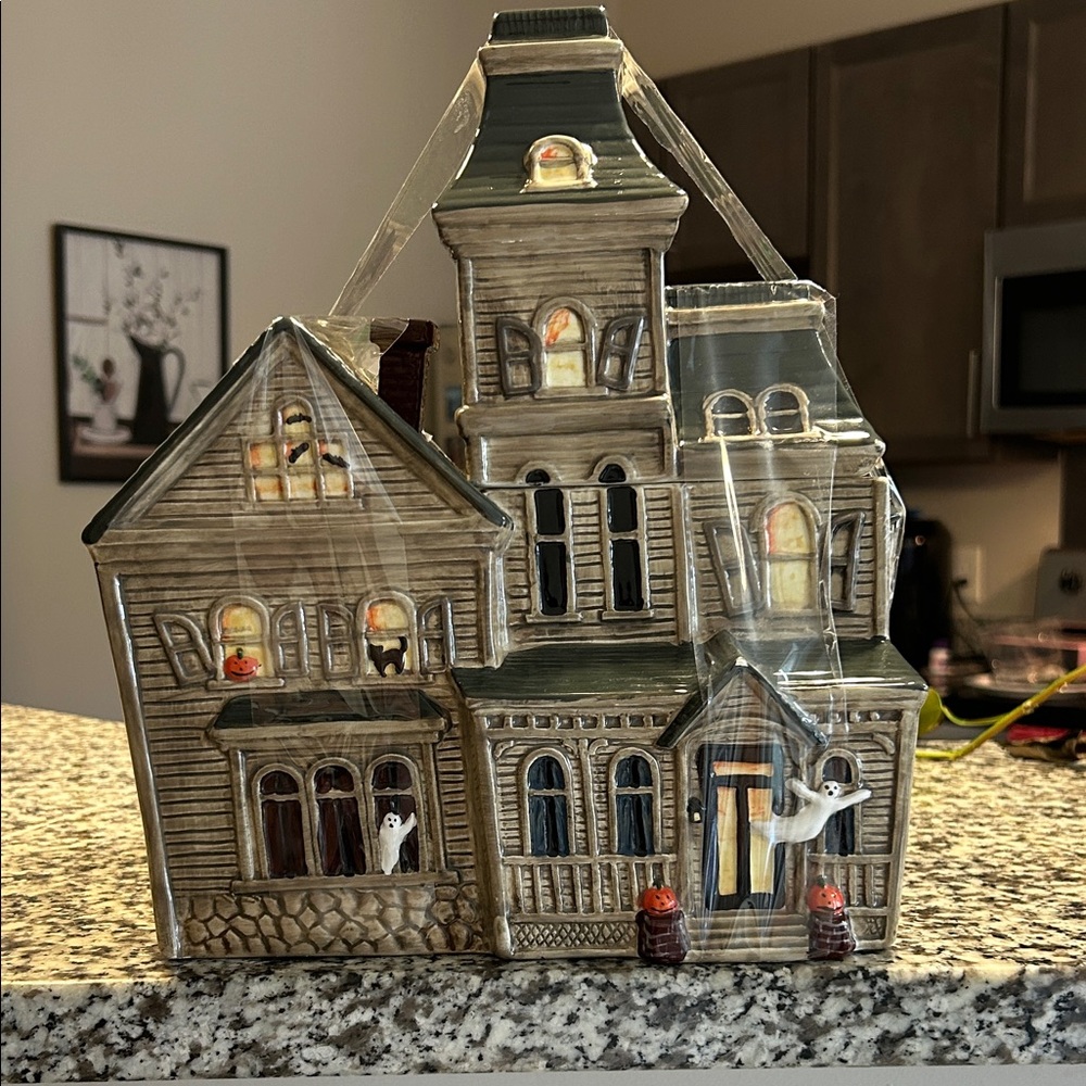 Oneida Haunted House Holiday Decor - Gray and Black